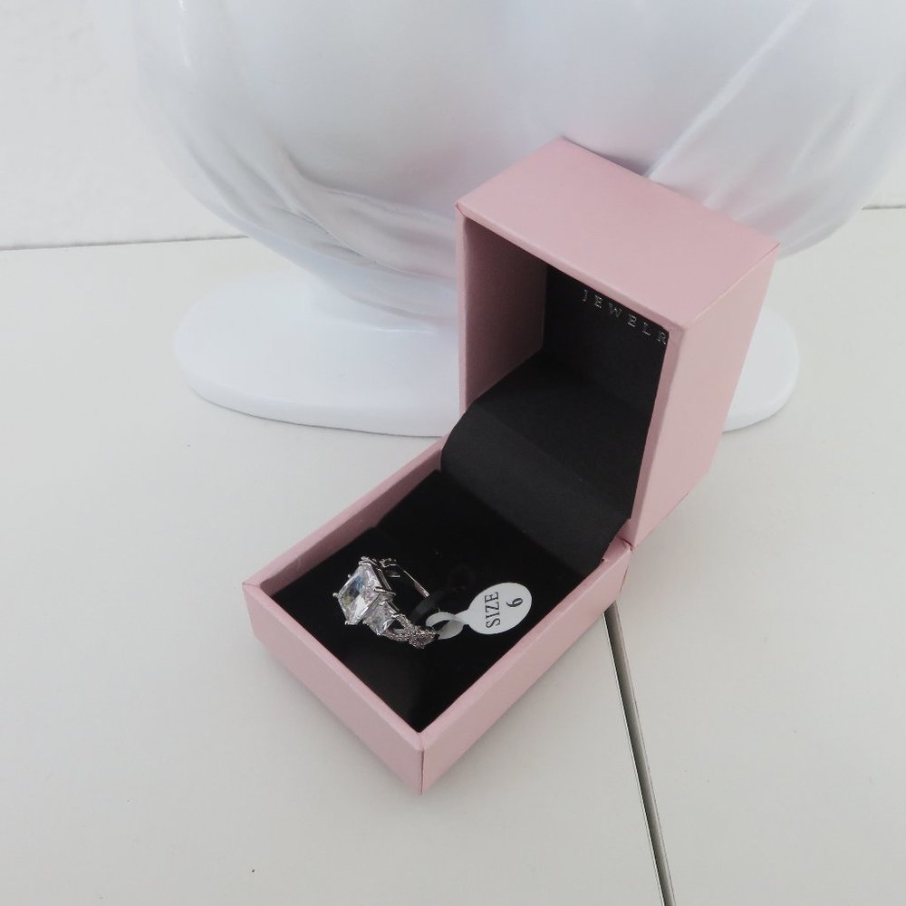 Peermont Jewelry “Diamond” engagement ring/ Promise Ring Silvertone Size 6